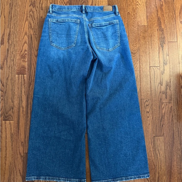 AE Strigid Low-Rise Ultra Wide-Leg Jean 2 Short NWOT - Picture 7 of 7